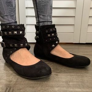 Ballerinas with studded ankle cuffs, black